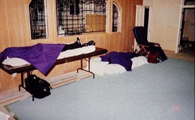 Heaven's Gate tarikatı mensupları, Kıyamet senarysoune inanıp topluca intihar ettiler