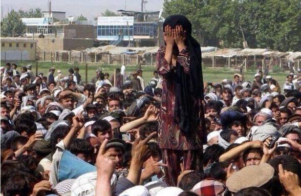 Bbj2Z9VIYAECO-G.jpg large