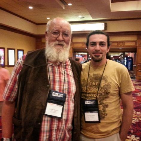 Yalansavar yazarlarından Cüneyt, TAM2014'te ünlü filozof, yazar ve biliminsanı Daniel Dennet ile.