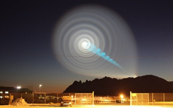 © Jan-Petter Jørgensen behind Skjervoy north breakwater.