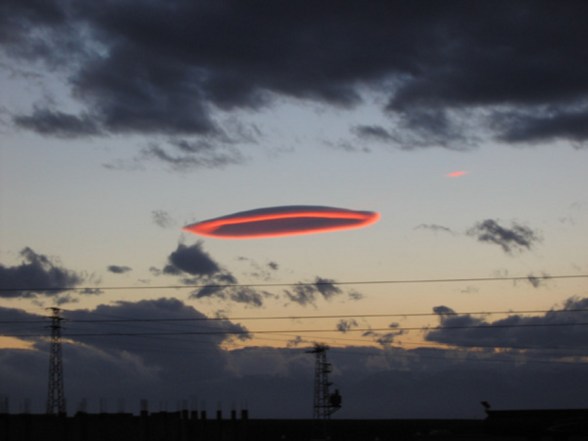 Classic U.F.O. 'Flying Saucer' Lenticular, seen over the highway between Haleb and Damascus, Syria Credit: © Gianandrea Sandri/Roberto Cavallini 